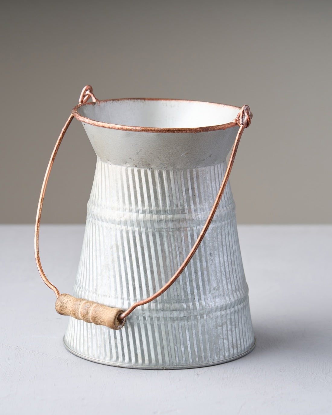 フラワーベース］アイアンフラワーポット 商品ページ - 土と風の植物園