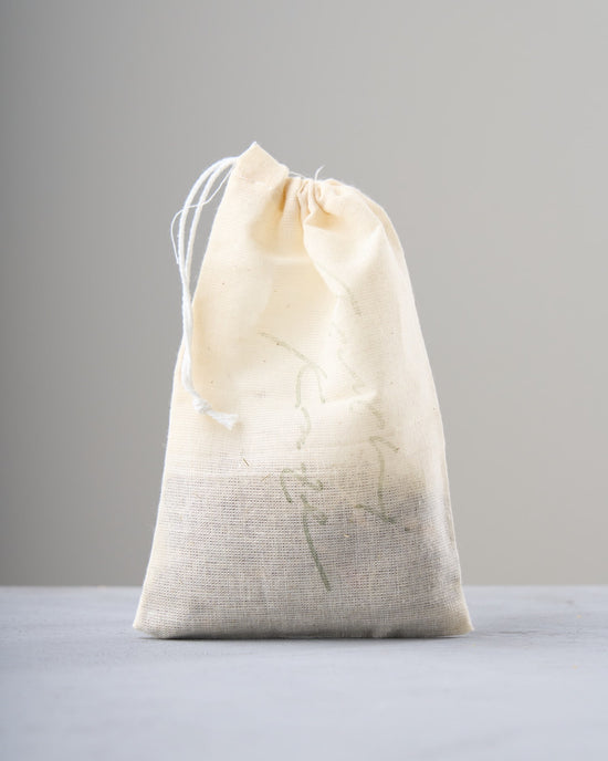 送料無料|ふわりと香る、ドライハーブのお守り袋