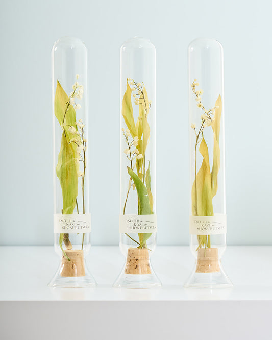 幸せを運ぶ、すずらんのドライフラワーボトル