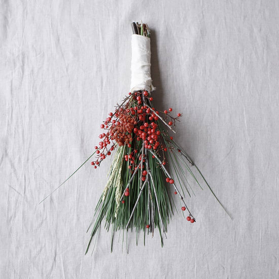 【12月中旬~順次発送】<年新た>大王松・南天・ウメモドキ