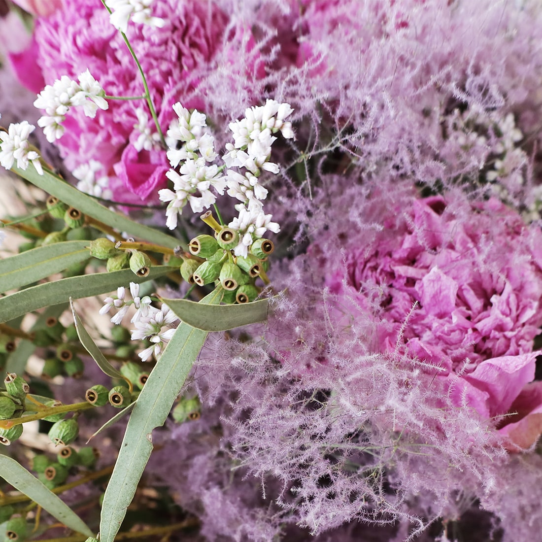 <麗しいひと>芍薬とスモークツリーのブーケ