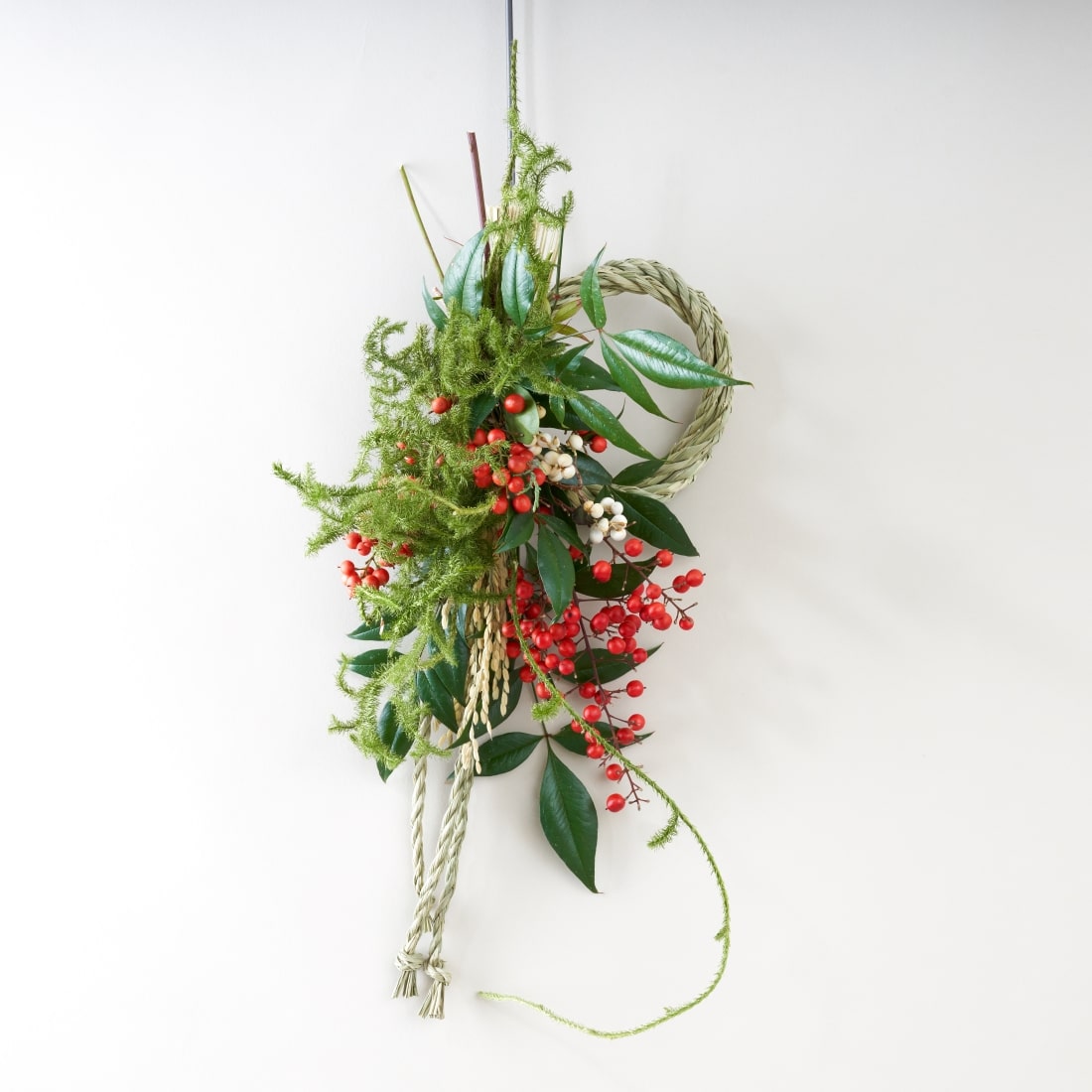 澄みゆくきざし＞しめ縄・南天・ヒカゲノカズラのお正月飾り の商品