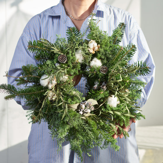 お正月飾り・エバーグリーンのクリスマスリース・サンキライ付きの選べる一輪挿しのセット