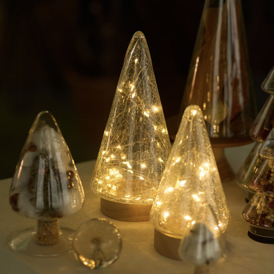 あたたかな光が広がる、ガラスのLEDライトツリー