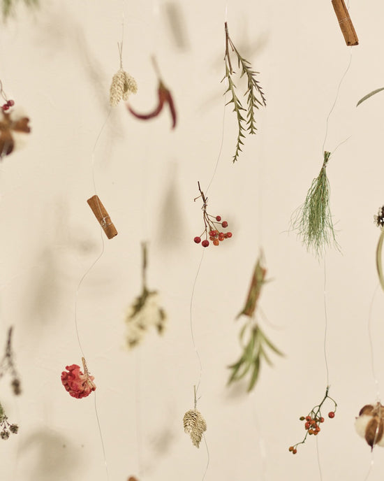 【12/10まで！】お部屋をクリスマス色に染める、お花のカーテン