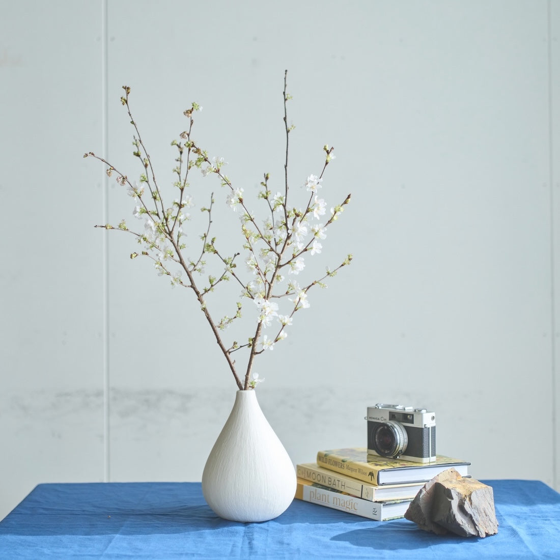 フラワーベース］ マットな質感のポーセリンベース パフィ 商品ページ