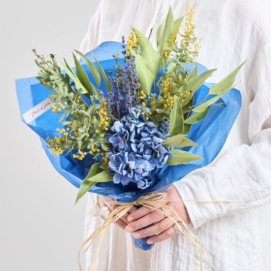 【母の日限定】定番の色じゃなくてもいい。「大好き」が伝わる、旬のドライフラワーブーケ［ラッピング付］