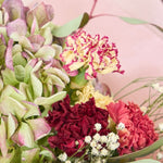 【母の日限定】色あせない感謝を贈る。カーネーションと紫陽花のドライフラワーブーケ［ラッピング付］