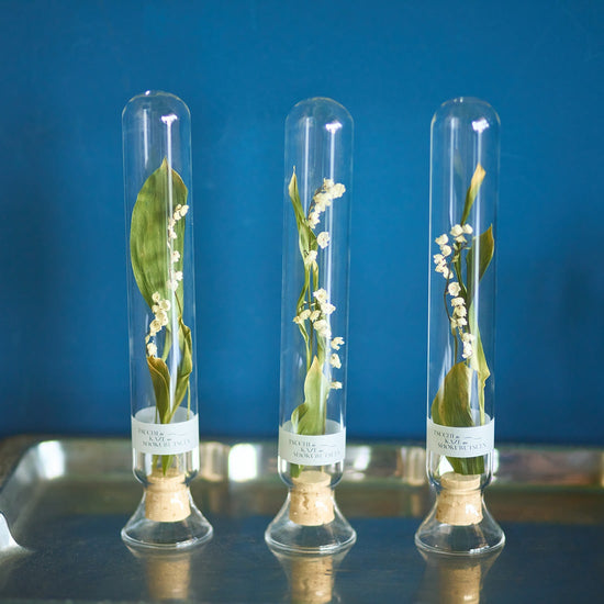 幸せを運ぶ、すずらんのドライフラワーボトル