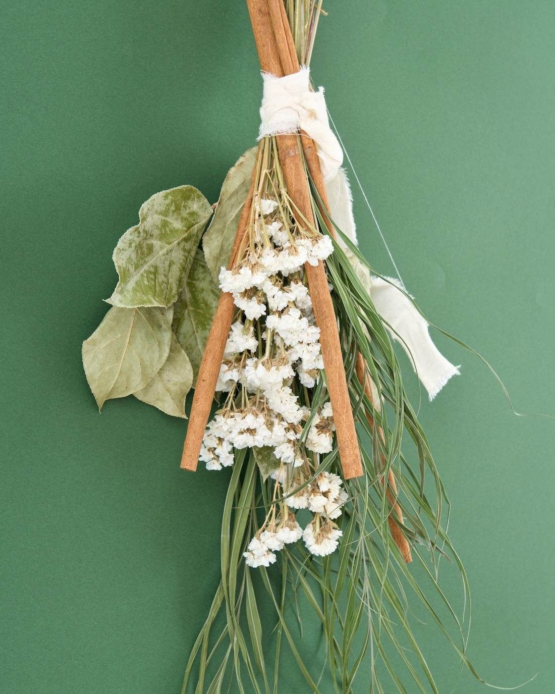 ＜こころゆき＞スターチス・シナモンスティック・アレカヤシのスワッグ