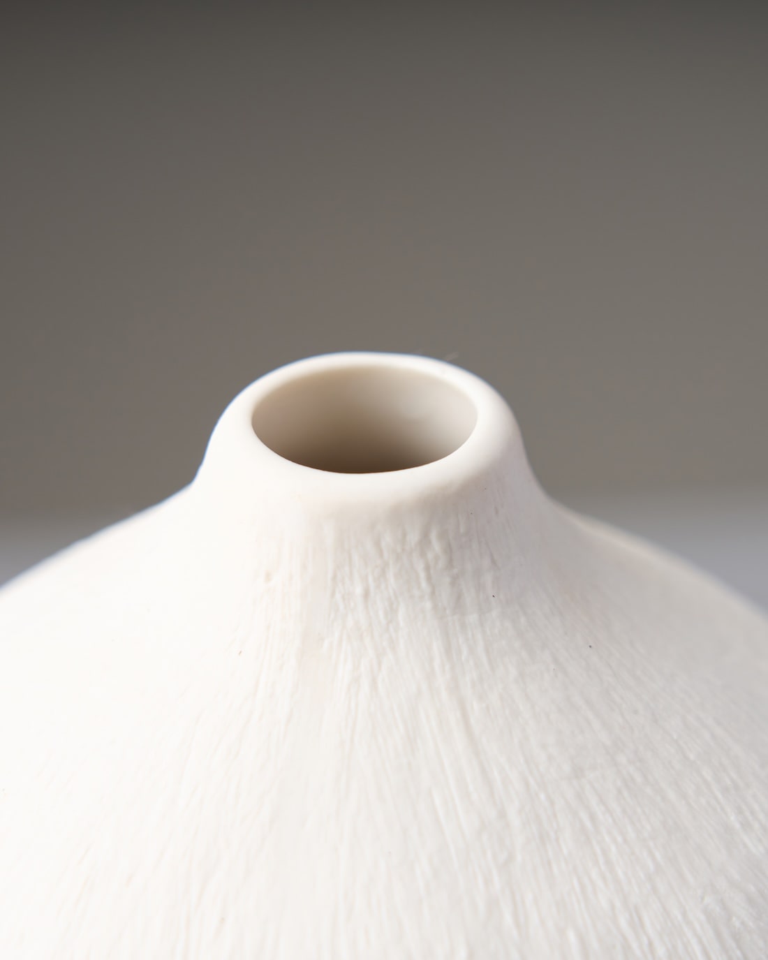 ［フラワーベース］ マットな質感のポースレンベース