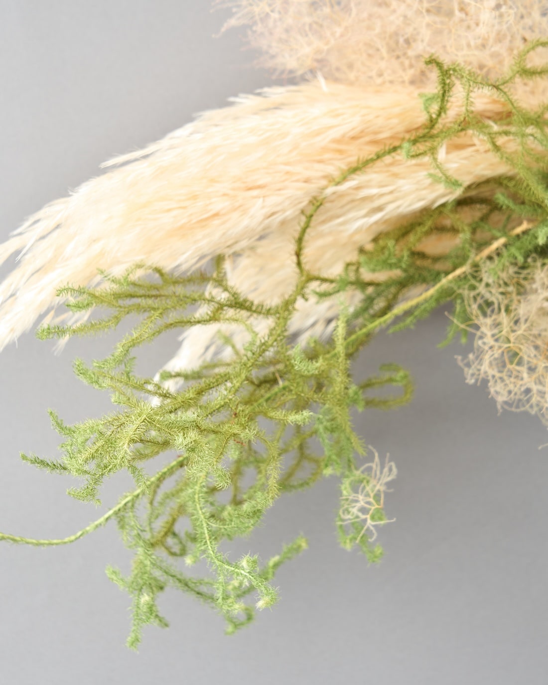 ＜スモーキーミストの彩り＞パンパスグラス・ヒカゲノカズラのスワッグ