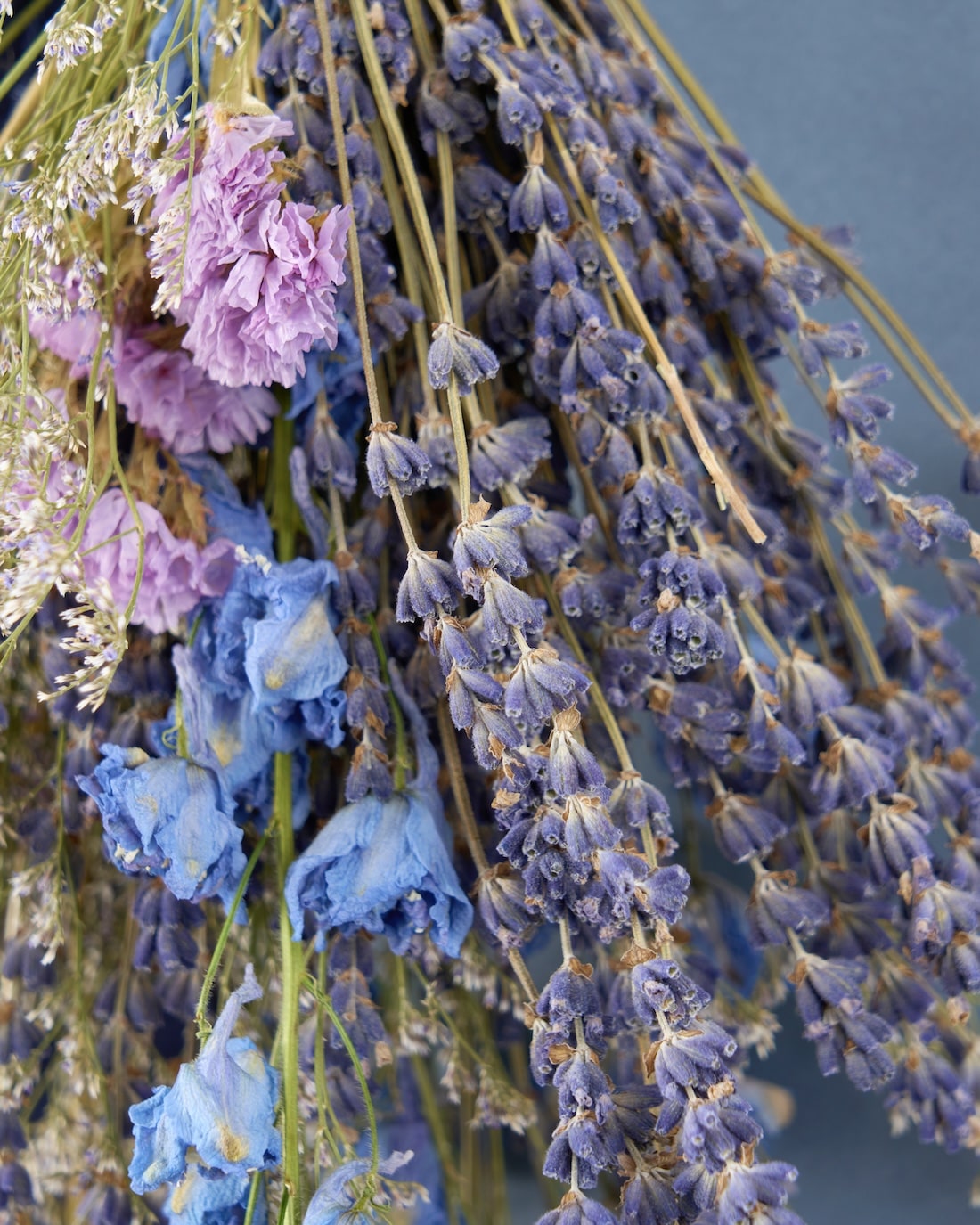 ラベンダーとデルフィニュームのスワッグ