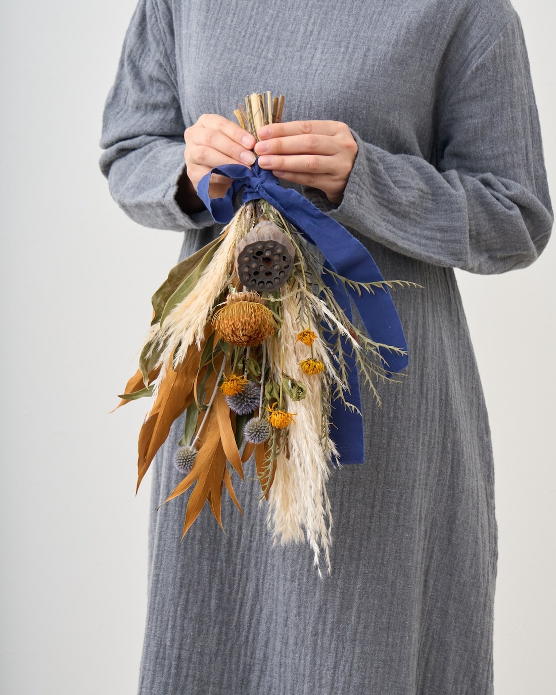 ＜まなざし＞パンパスグラス・ハス・グレビレアのスワッグ