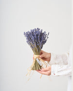 ＜夜の貴婦人＞ラベンダーのスタンドブーケ