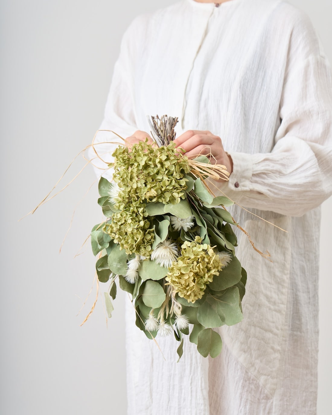 ＜イノセント＞紫陽花アナベル・ユーカリ・エバーラスティングのスワッグ