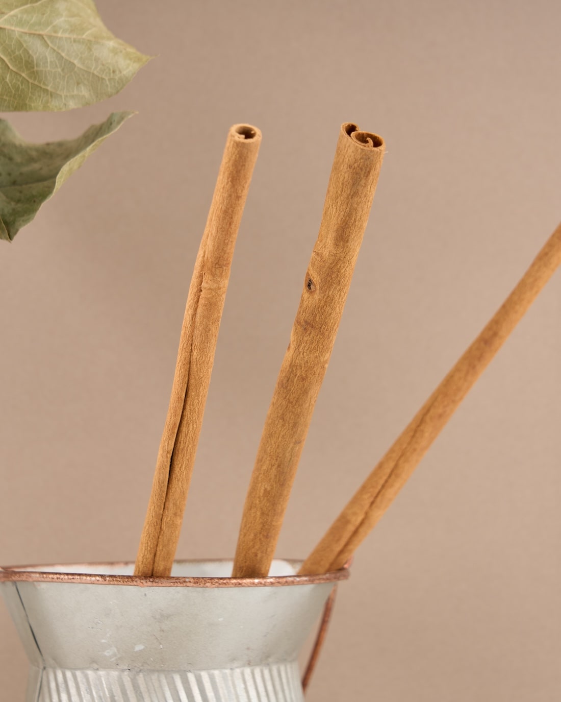 飾るだけでサマになるドライフラワーセット（スターチス・シナモンスティック・アレカヤシ）