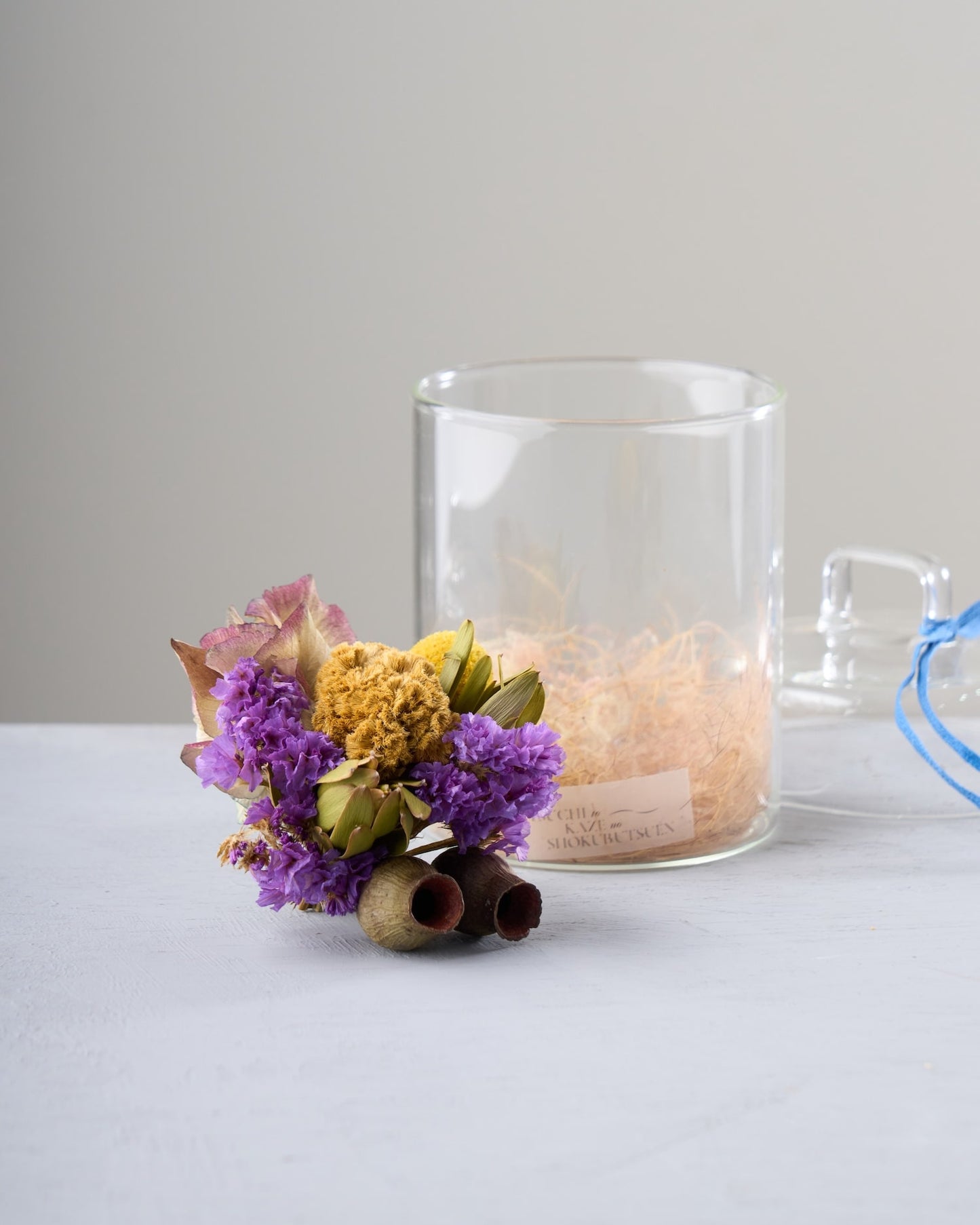 故人との思い出を彩る、四季折々の仏花｜フローリストおまかせ