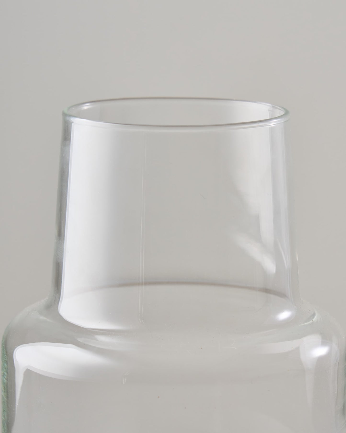 ［フラワーベース］口が広くて活けやすい、リューズガラスの花びん（ロケート）