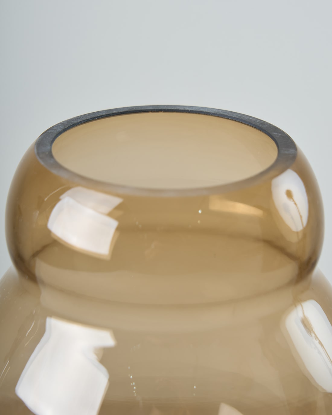 ［フラワーベース］ぽってりした色付きガラスベース ベリー