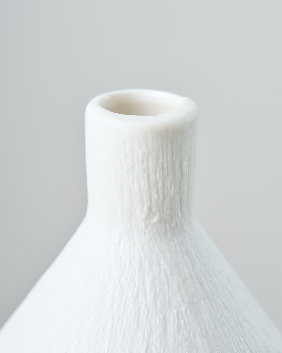 ［フラワーベース］マットな質感のポーセリンベース チムニー