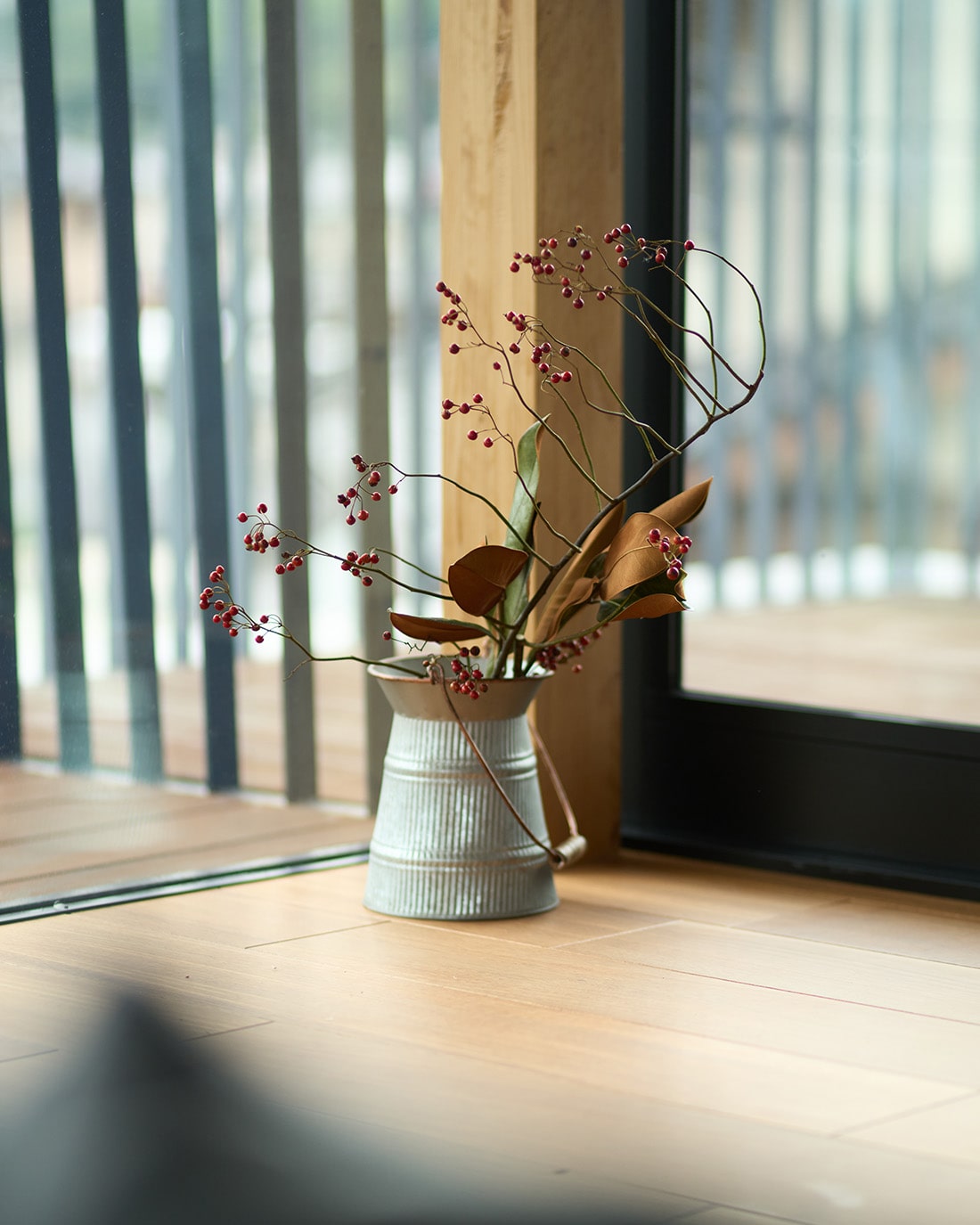 【今季残りわずか】飾るだけでサマになるドライフラワーセット（野ばらの実）