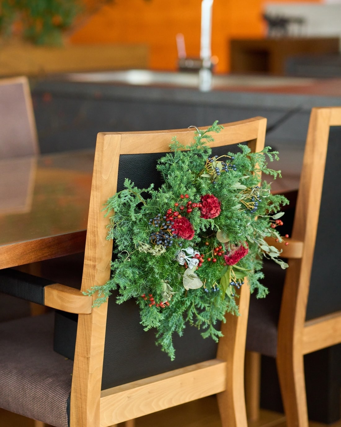 ヤシャブシやローズヒップの実を紡いだ　冬支度をはじめる　クリスマス　リース ヤシャブシやローズヒップの実を紡いだ 冬支度をはじめる クリスマス