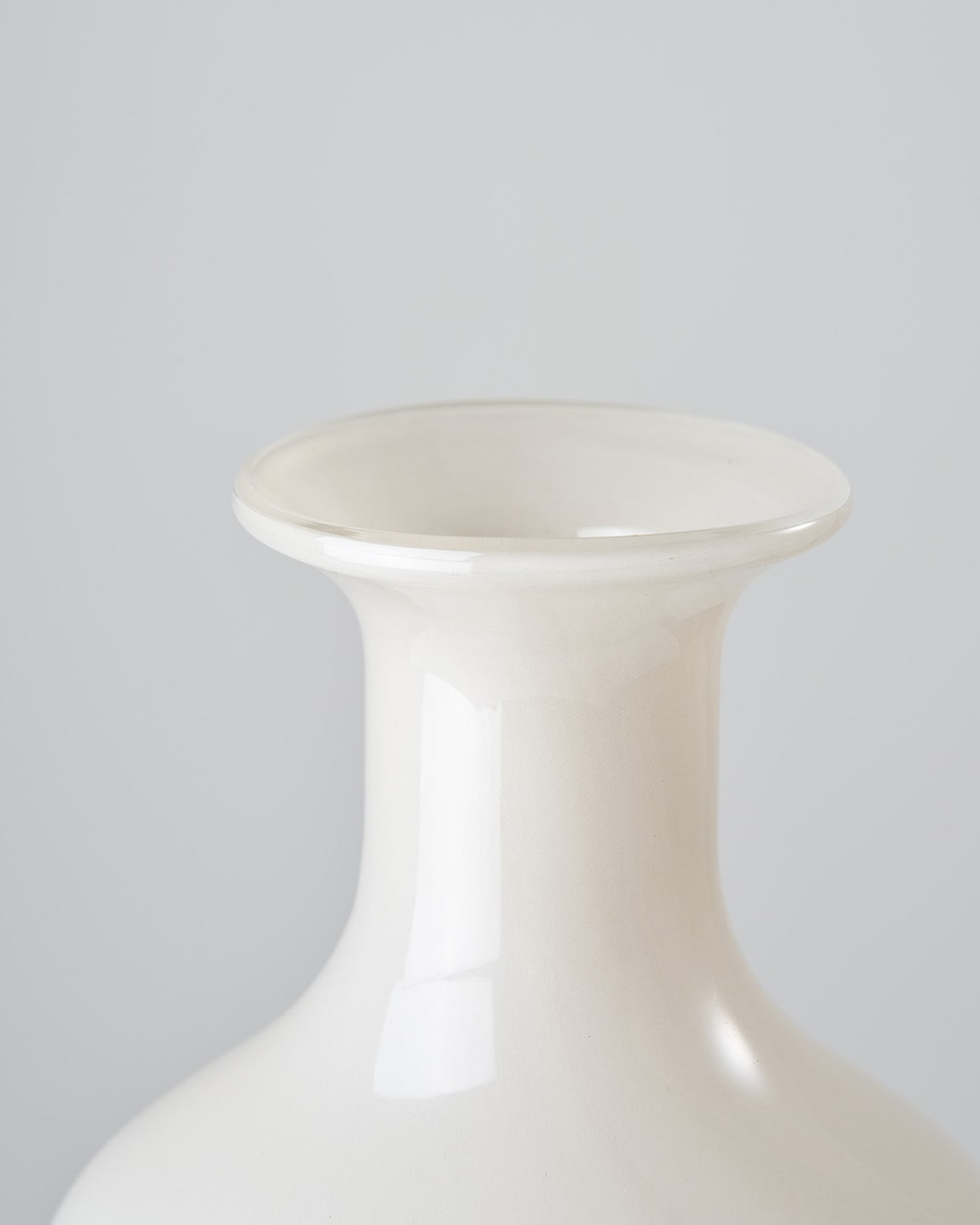 フラワーベース］ インテリアに映える、ミルキーガラスベース 商品