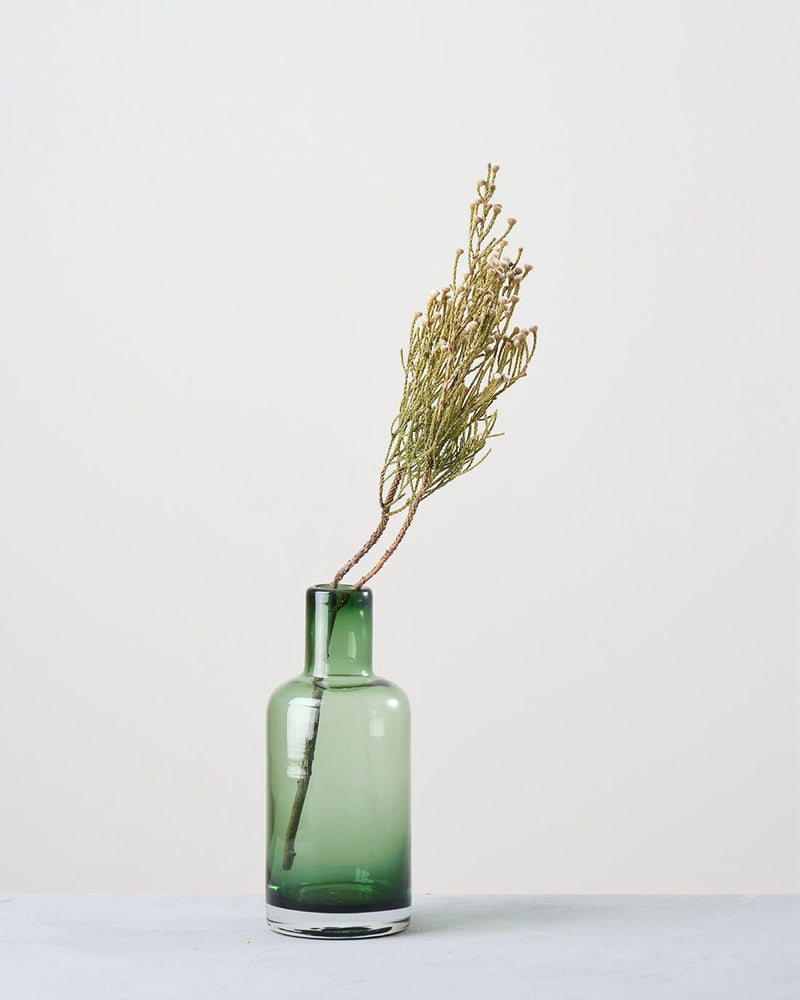 カラフルなフラワーベースと相性◎