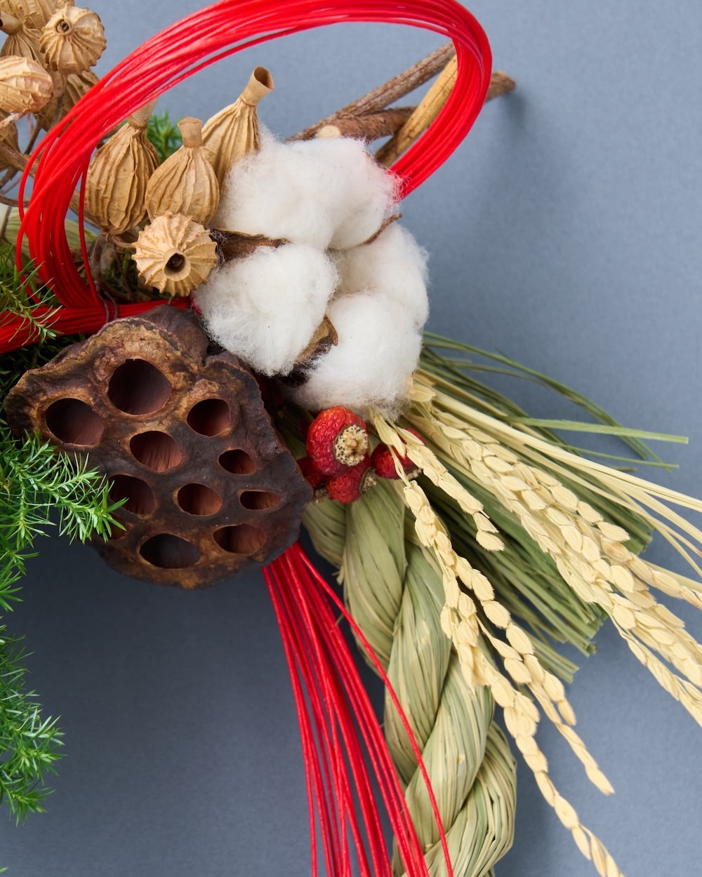 慶びを編む、赤い水引のお正月飾り 商品ページ - 土と風の植物園