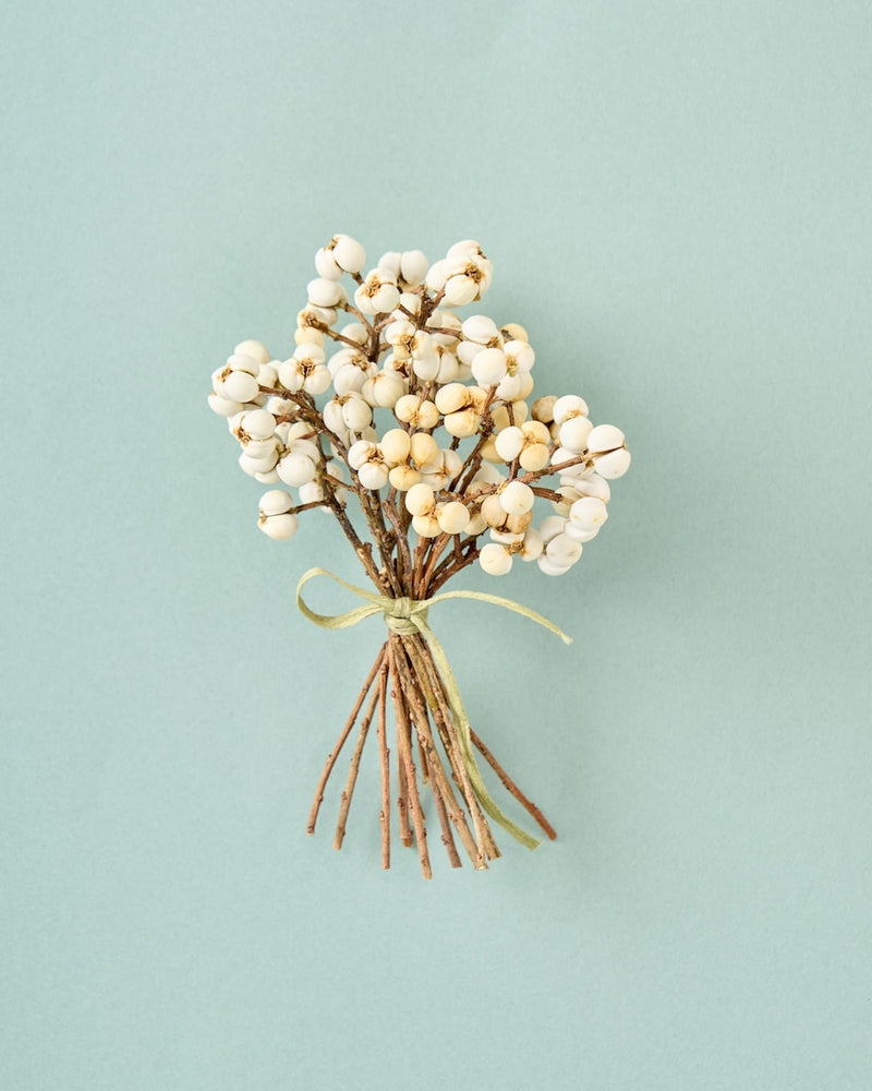 ナンキンハゼの清楚なミニブーケ