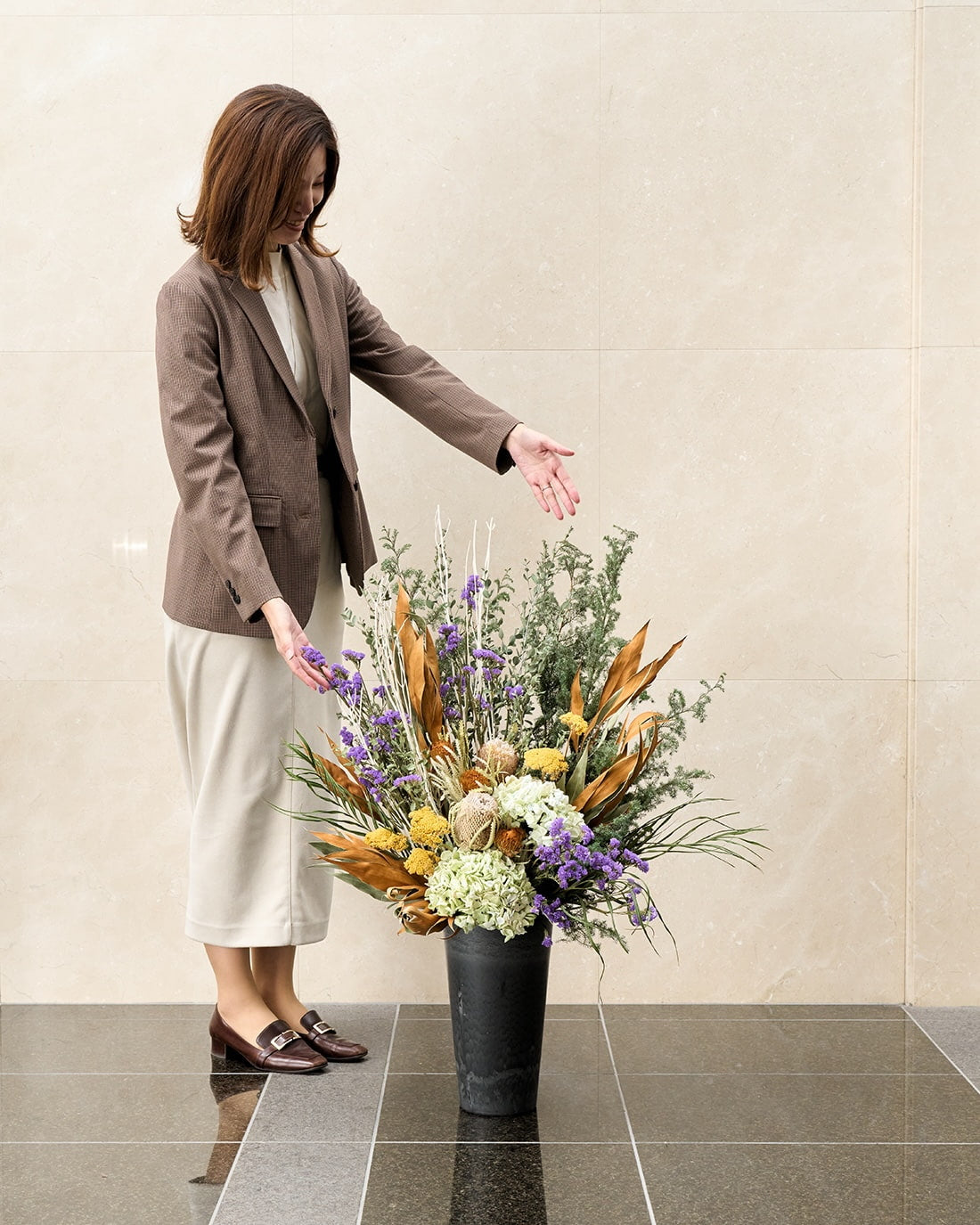 【法人向け 立て札付】企業様のこれからの時間に寄り添う、ドライフラワーの祝花｜フローリストおまかせ　