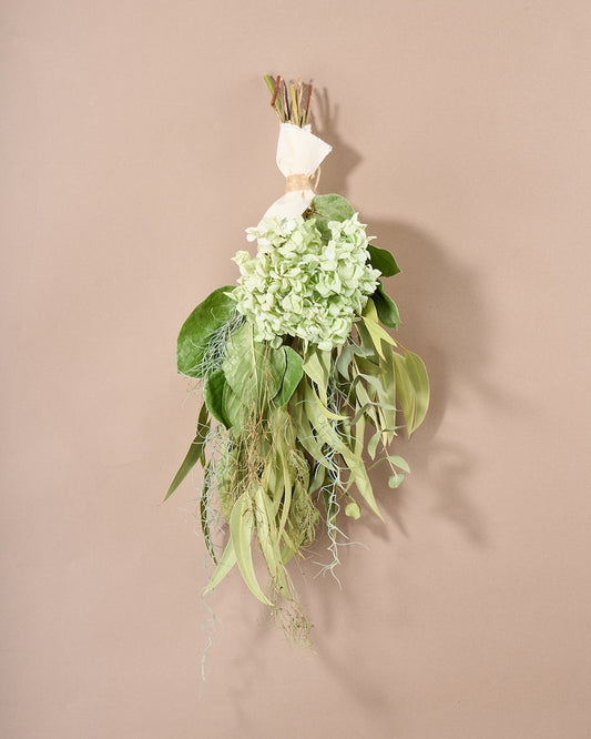 ＜シー・ユー・トゥモロー＞紫陽花とユーカリのスワッグ