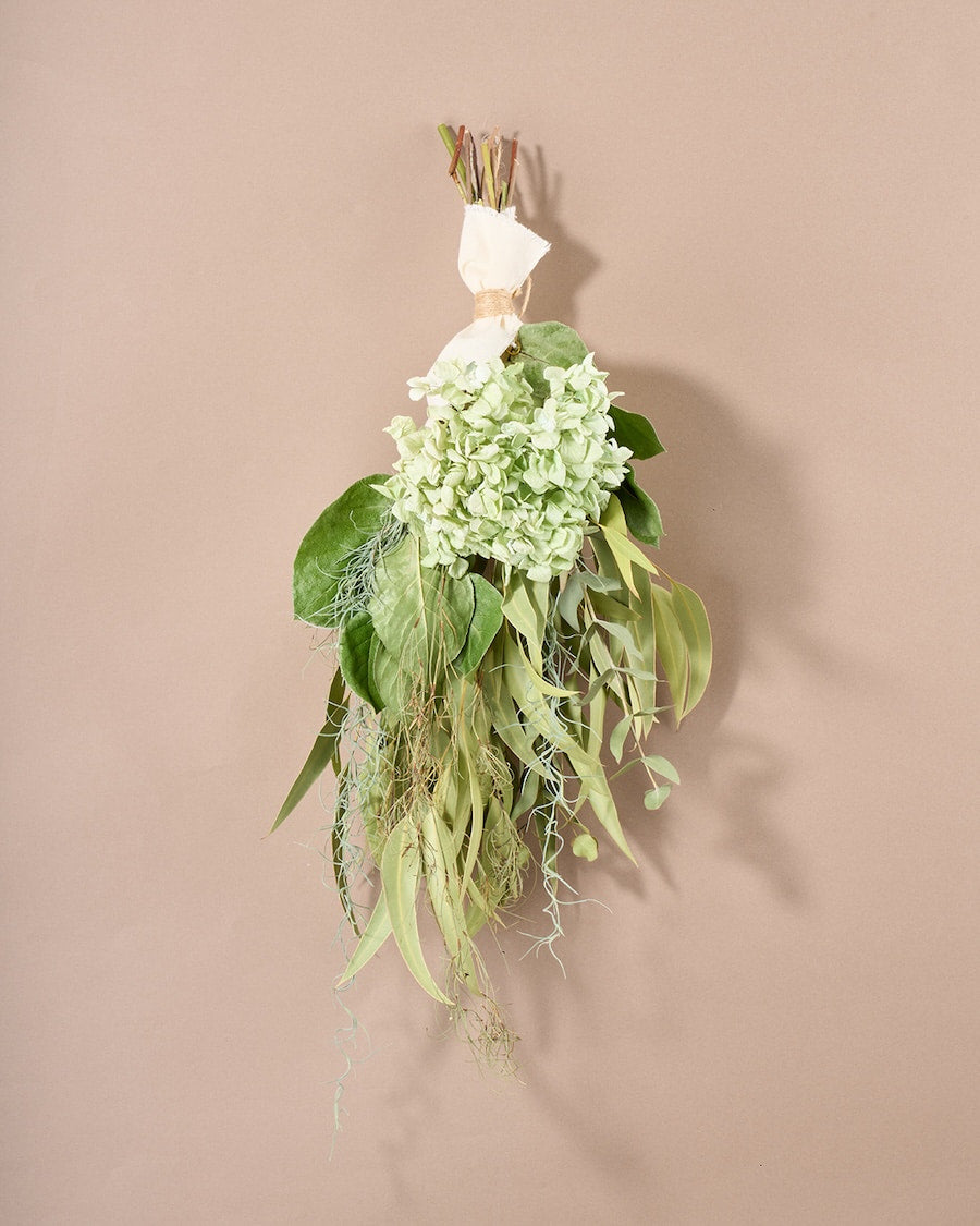 ＜シー・ユー・トゥモロー＞紫陽花とユーカリのスワッグ