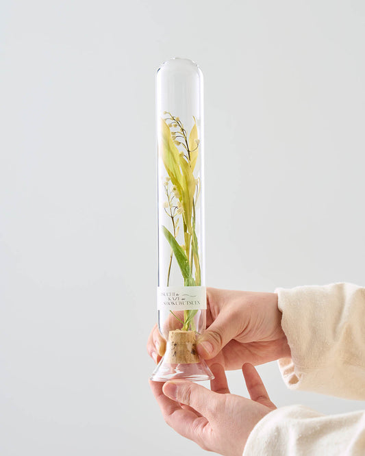 幸せを運ぶ、すずらんのドライフラワーボトル