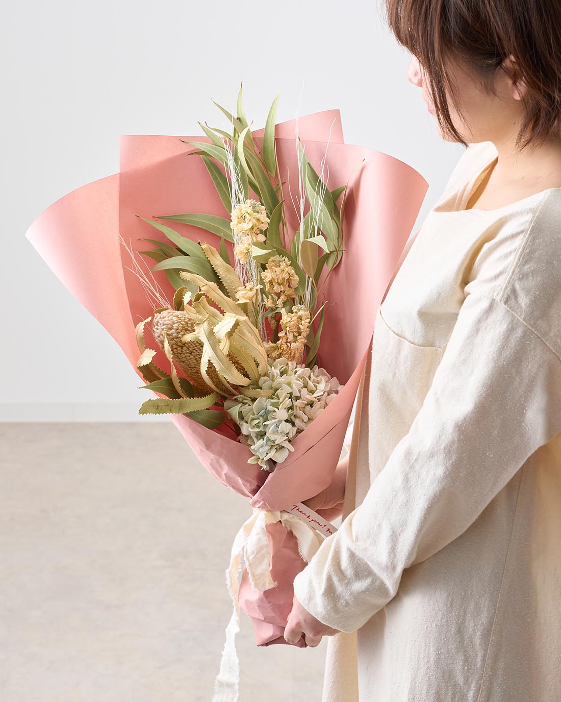 色褪せない感謝を贈る、母の日スワッグと花びんセット＜やすらぎ＞