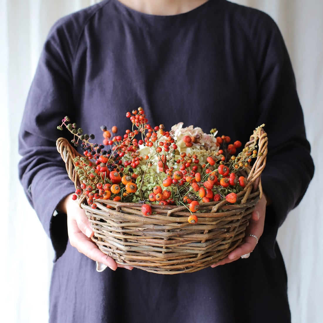 インテリア・雑貨／アパレル］Black Willow basket 耳付きバスケット