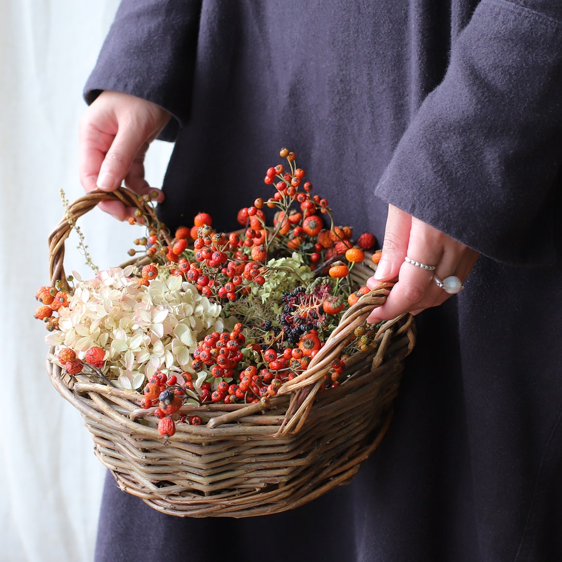 インテリア・雑貨／アパレル］Black Willow basket 耳付きバスケット