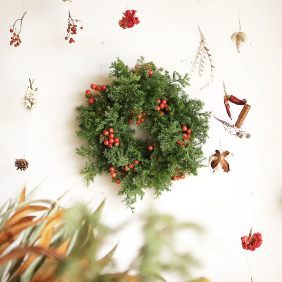 お正月飾り・赤い実のクリスマスリース・サンキライ付きの選べる一輪挿しのセット