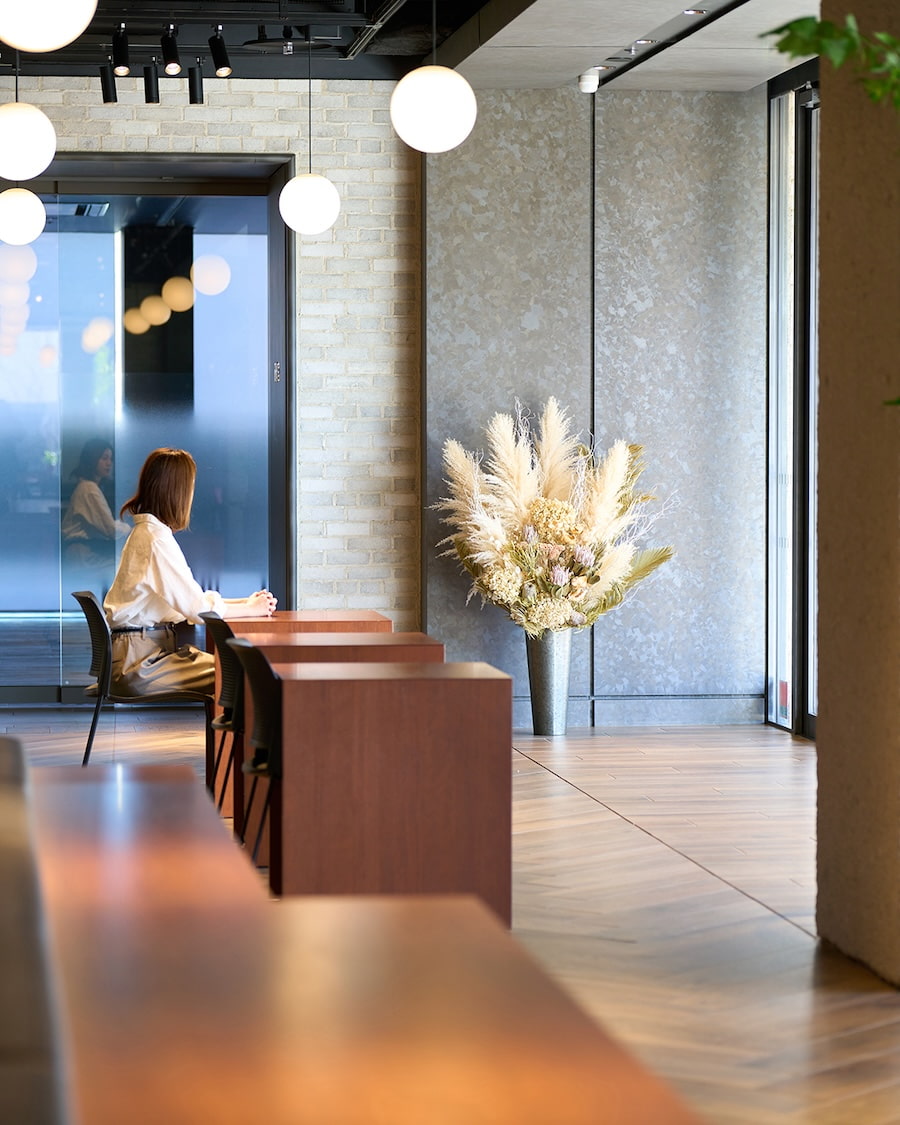 【法人向け 立て札付】企業様のこれからの時間に寄り添う、ドライフラワーの祝花｜フローリストおまかせ　