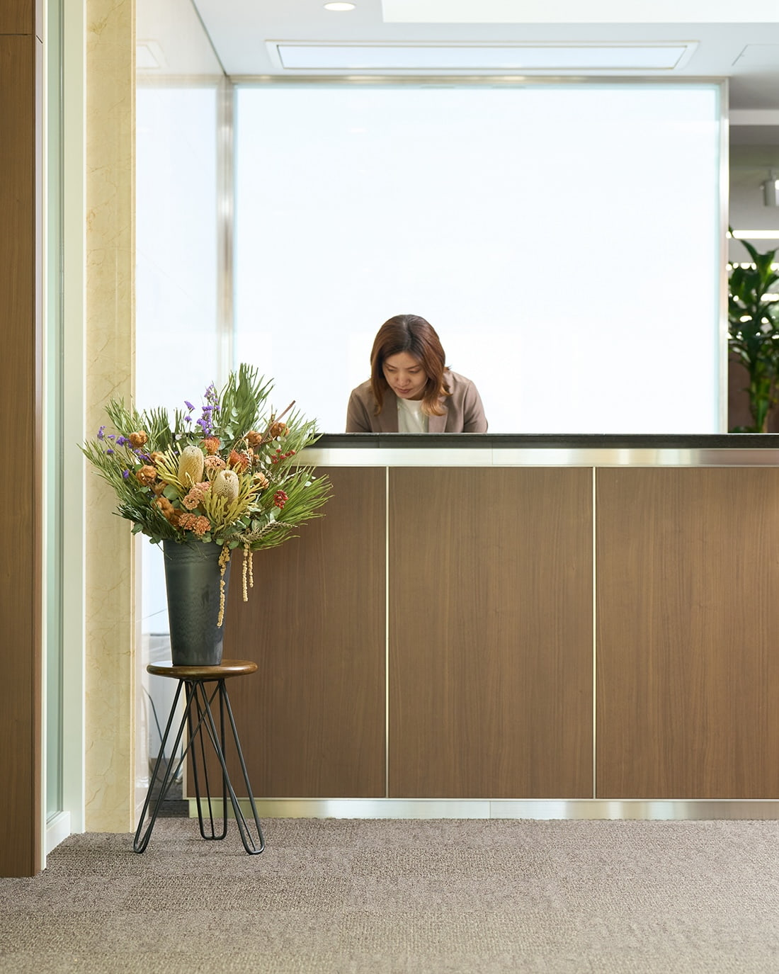 【法人向け 立て札付】企業様のこれからの時間に寄り添う、ドライフラワーの祝花｜フローリストおまかせ　