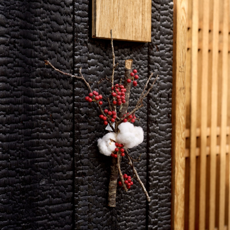 サクラの枝が主役のお正月飾り