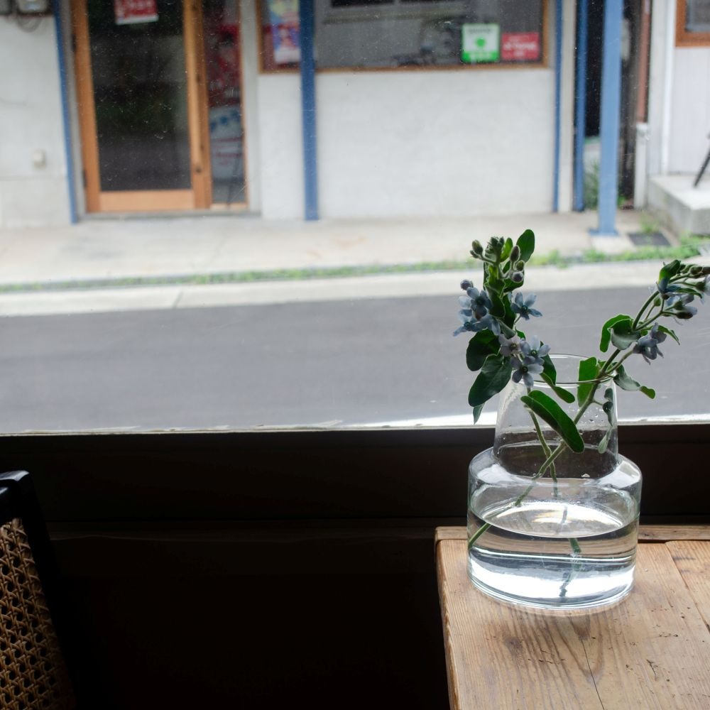 ［フラワーベース］口が広くて活けやすい、リューズガラスの花びん（ロケート）