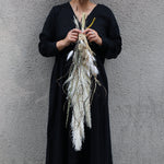 ＜白と柳＞パンパスグラス・雲竜柳・ペッパーベリーのスワッグ