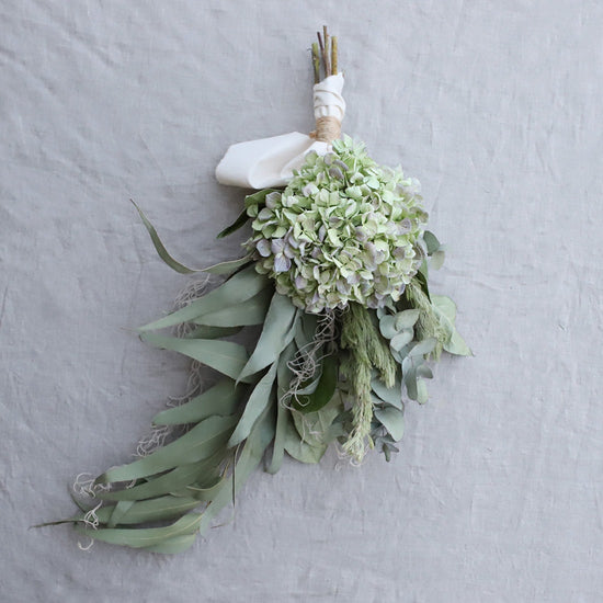 ＜シー・ユー・トゥモロー＞紫陽花・ウーリーブッシュ・ユーカリのスワッグ