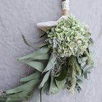 ＜シー・ユー・トゥモロー＞紫陽花・ウーリーブッシュ・ユーカリのスワッグ