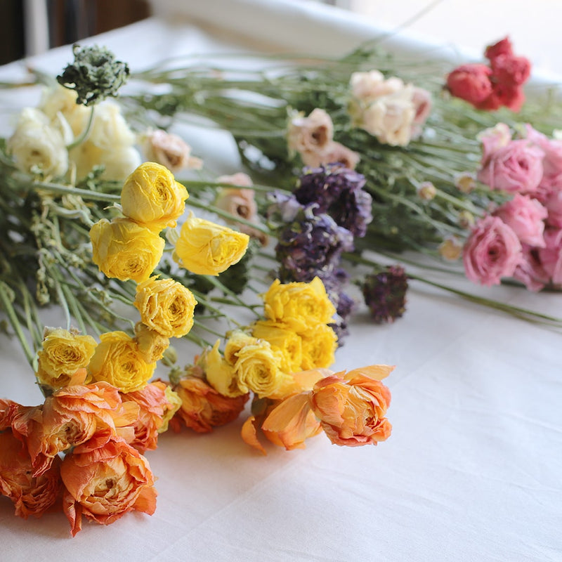 色とりどりのラナンキュラスをたっぷりと