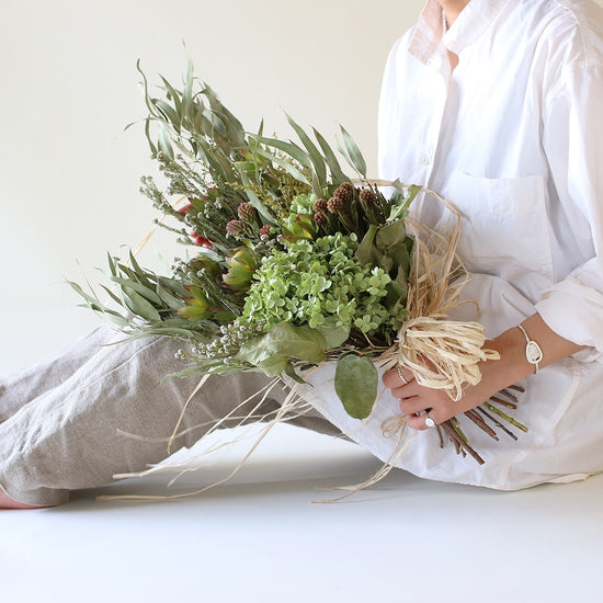 ＜不意打ちの出会い＞紫陽花アナベル・ネべリア・フィリカのスワッグ