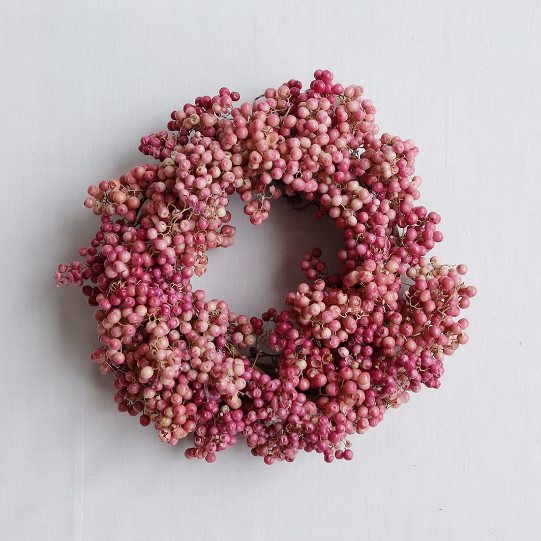 ピンクペッパーベリーと木の実と小花アンモビュームのwreath