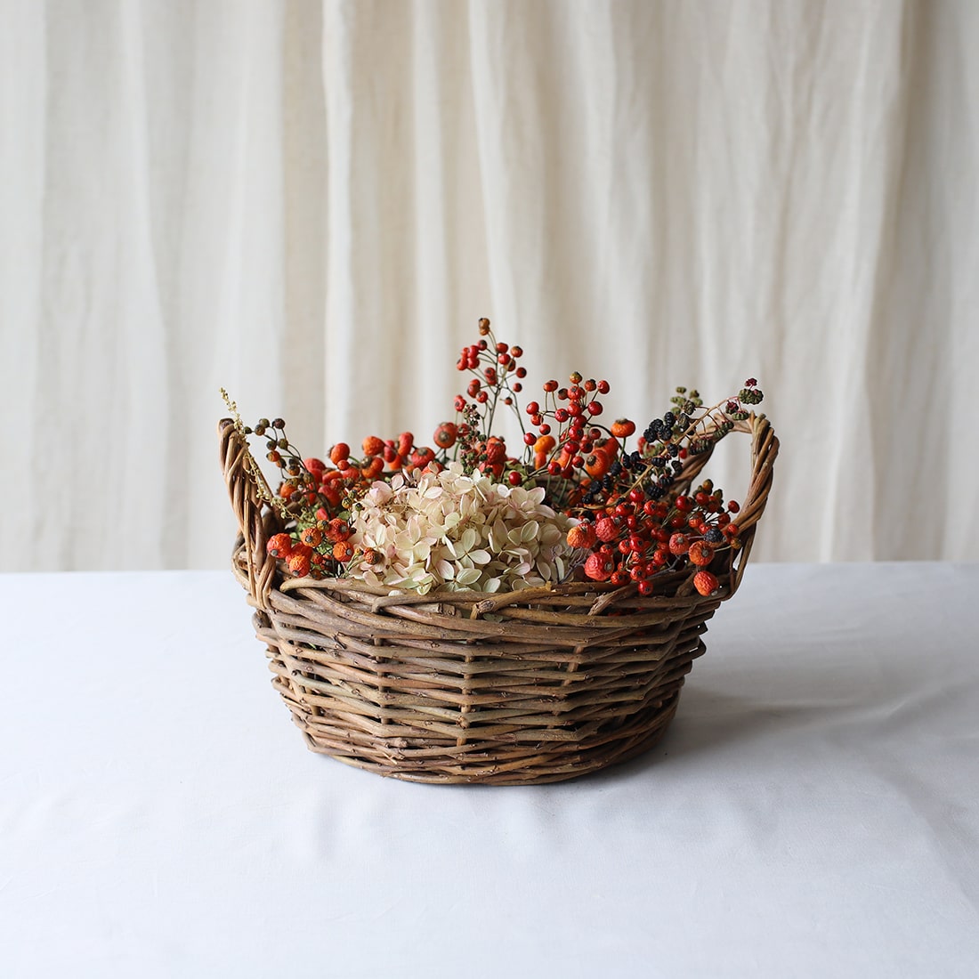【１０月限定】赤い実の小さな花かご＜箱庭のワルツ＞